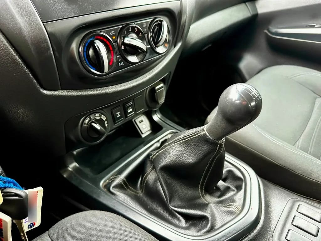 Nissan Navara Navara Dc 4x4 2.3 Tdi Se año 2023