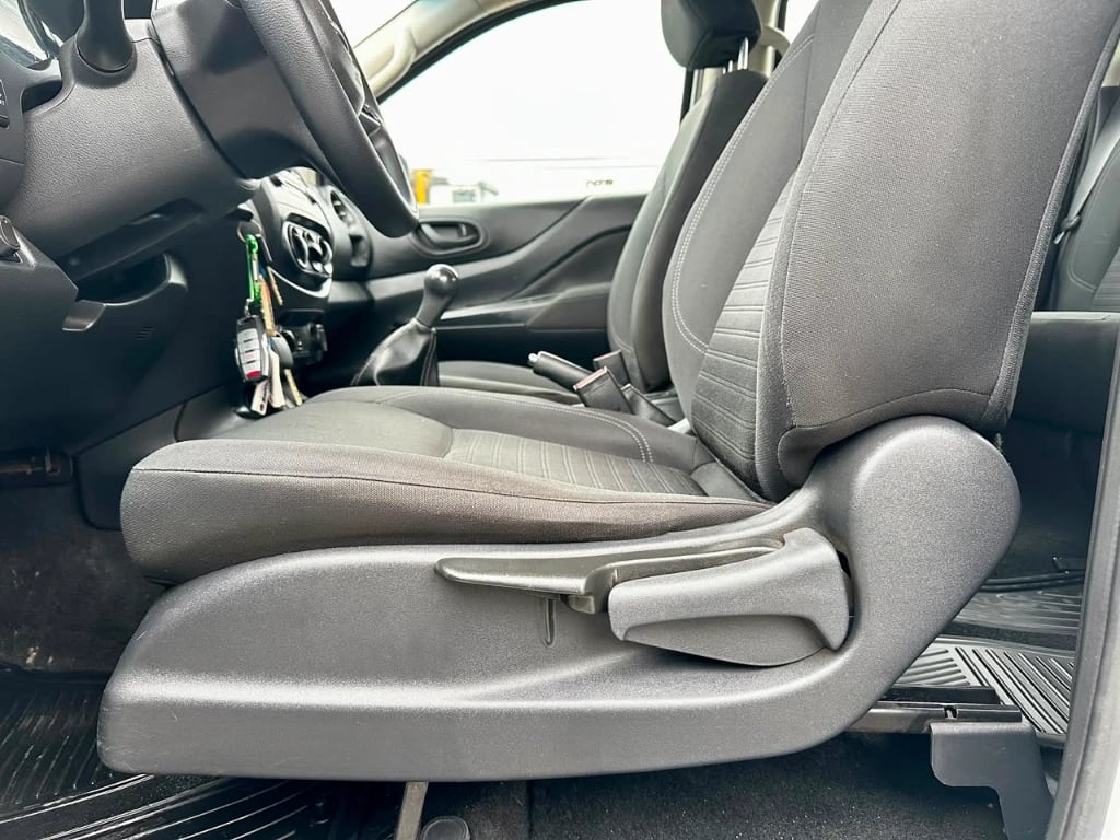 Nissan Navara Navara Dc 4x4 2.3 Tdi Se año 2023
