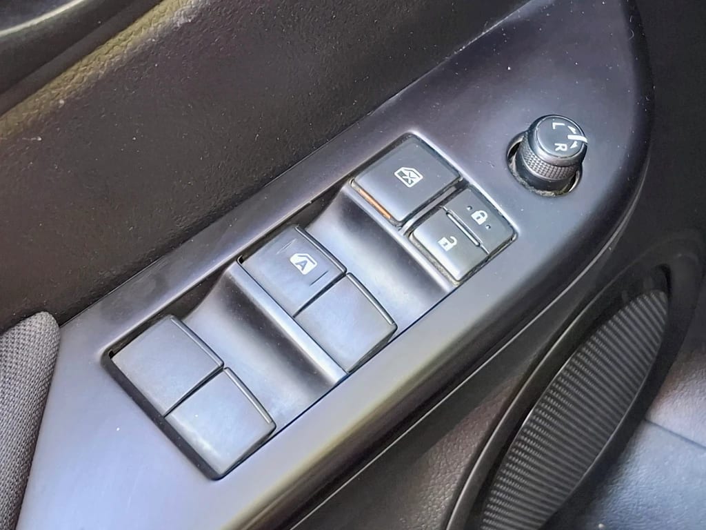 Toyota Hilux Dc 4x2 2.4 D Dx Mt año 2022