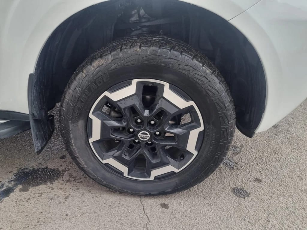 Nissan Navara Dc 4x4 2.3tdi Le At año 2022