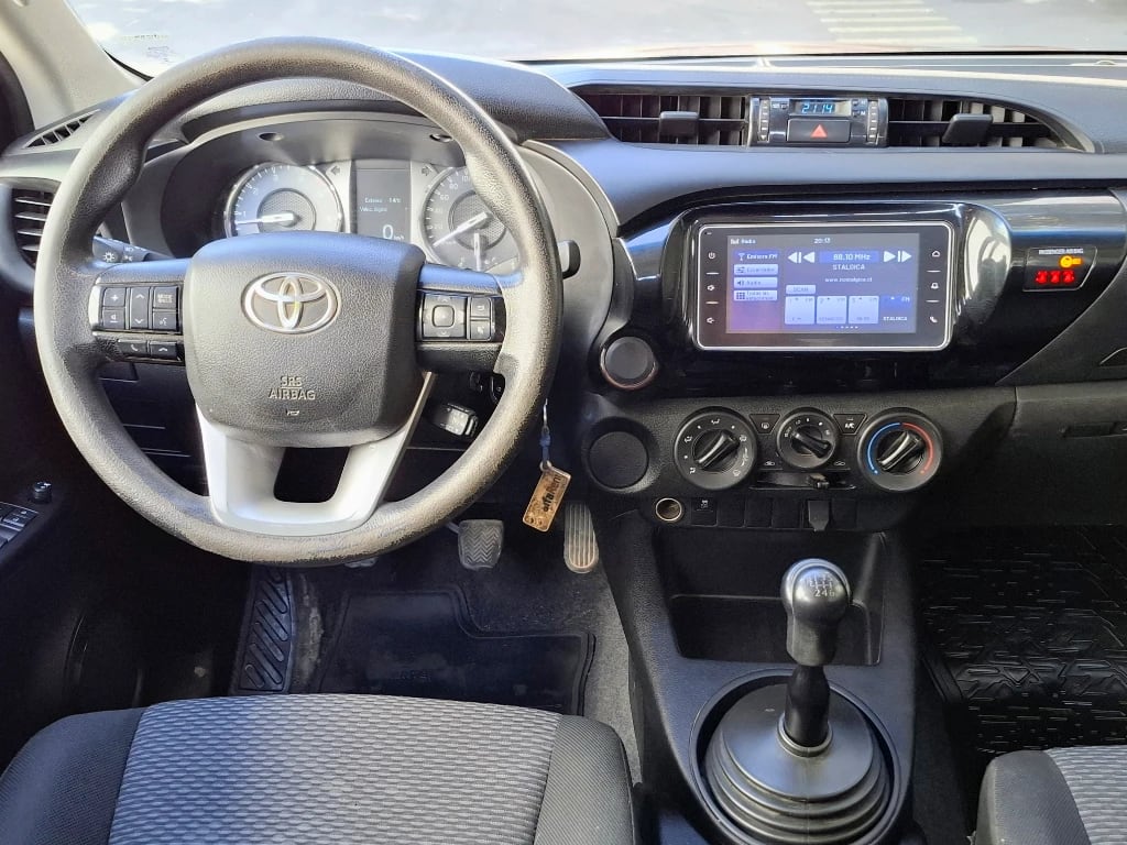 Toyota Hilux Dc 4x2 2.4 D Dx Mt año 2022