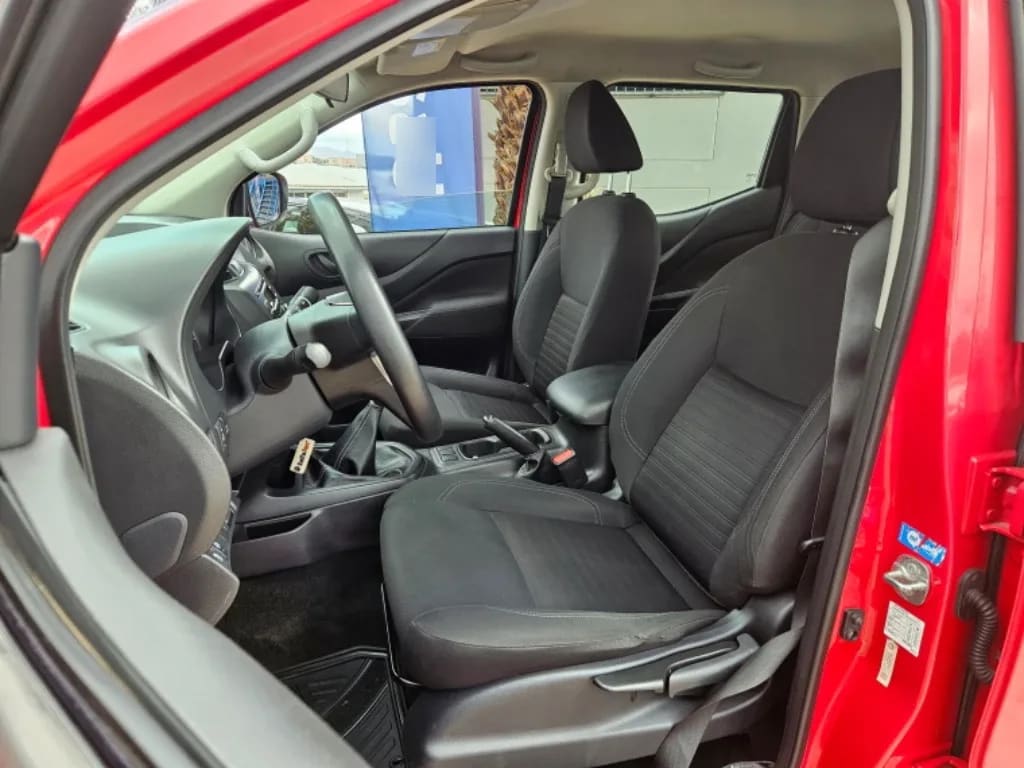 Nissan Navara Navara Dc 4x2 2.3 Tdi Se año 2023