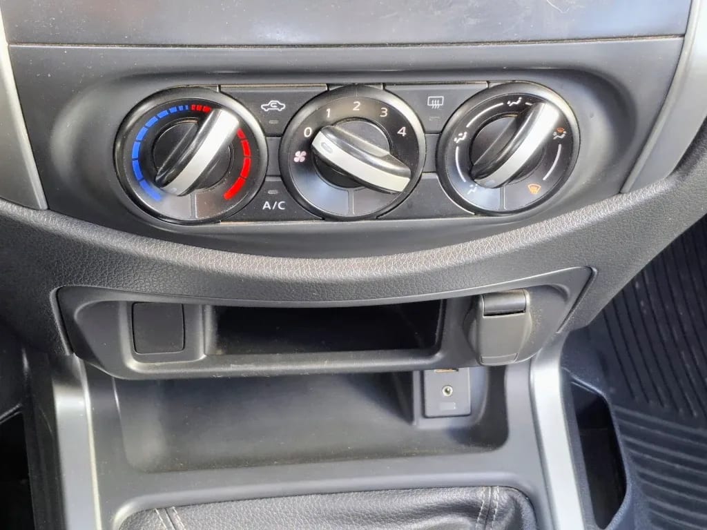 Nissan Navara Dc 4x2 2.3tdi Se año 2023