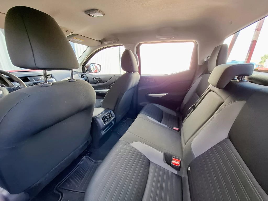 Nissan Navara Dc 4x2 2.3tdi Se año 2023