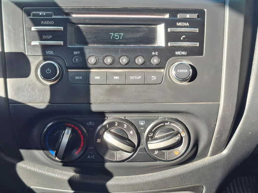 Nissan Navara Dc 4x2 2.3tdi Se año 2023