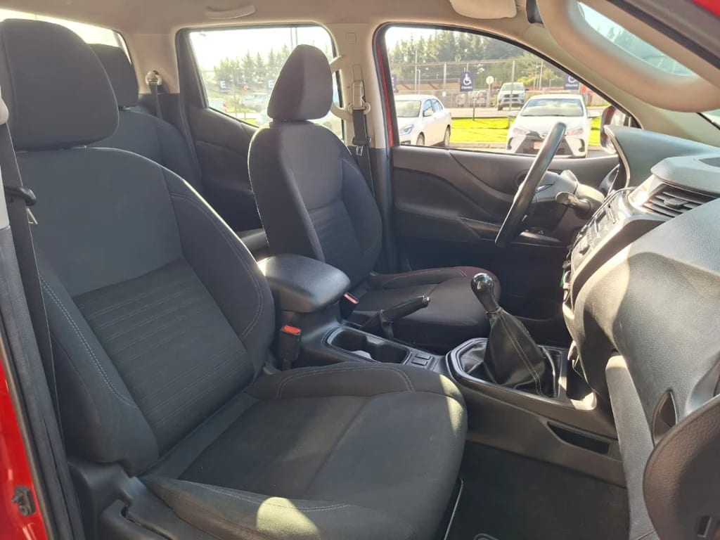 Nissan Navara Dc 4x2 2.3tdi Se año 2023