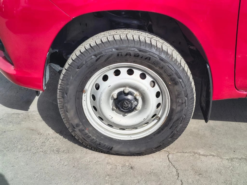 Toyota Hilux Dx Tss 4x2 Mt año 2023