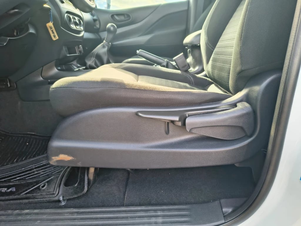 Nissan Navara Dc 4x2 2.3tdi Se año 2023