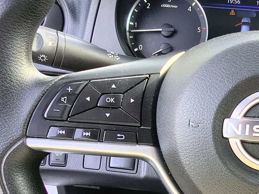Nissan Navara Dc 4x2 2.3tdi Se año 2023