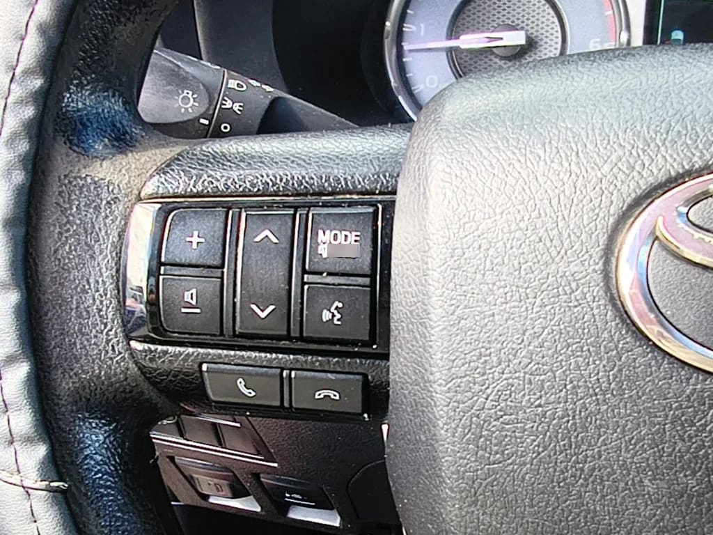 Toyota Hilux Dx Tss 4x2 Mt año 2023