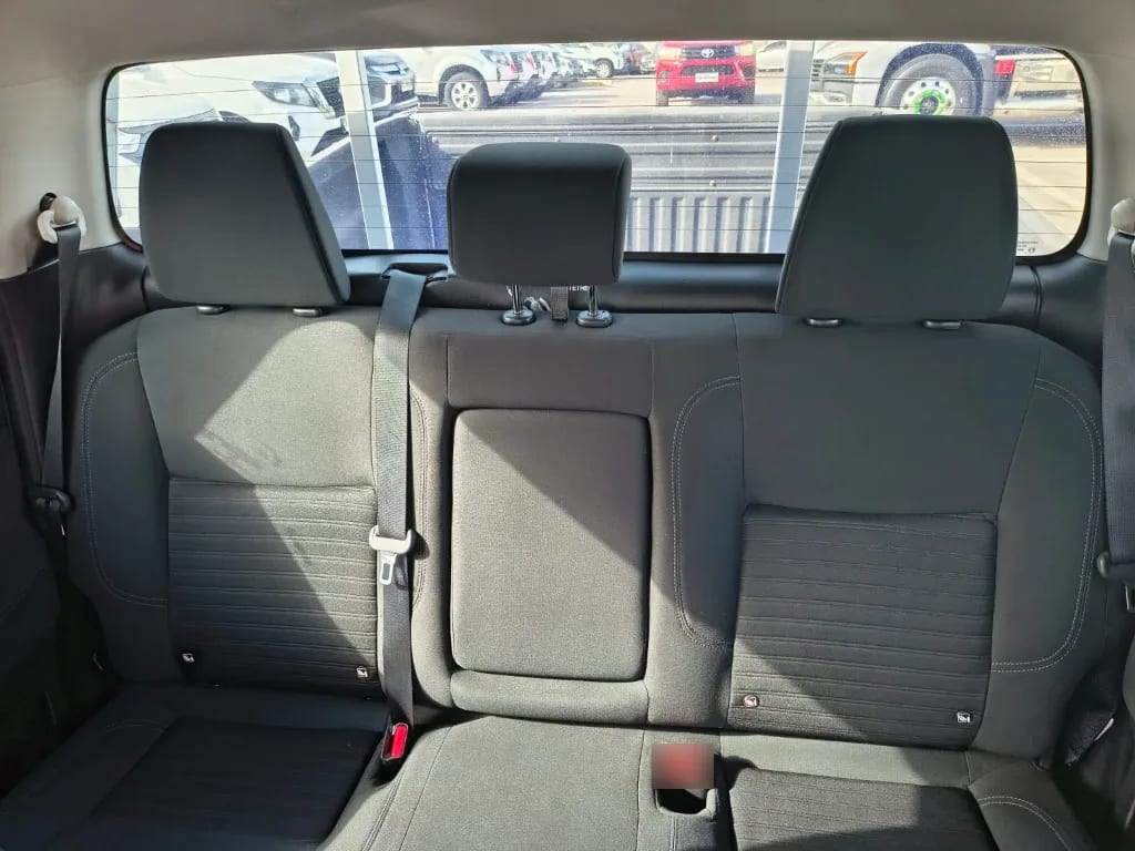 Nissan Navara Dc 4x2 2.3tdi Se año 2023