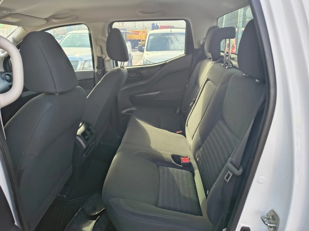 Nissan Navara Dc 4x2 2.3tdi Se año 2023