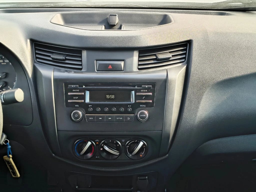 Nissan Navara Dc 4x2 2.3tdi Se año 2023