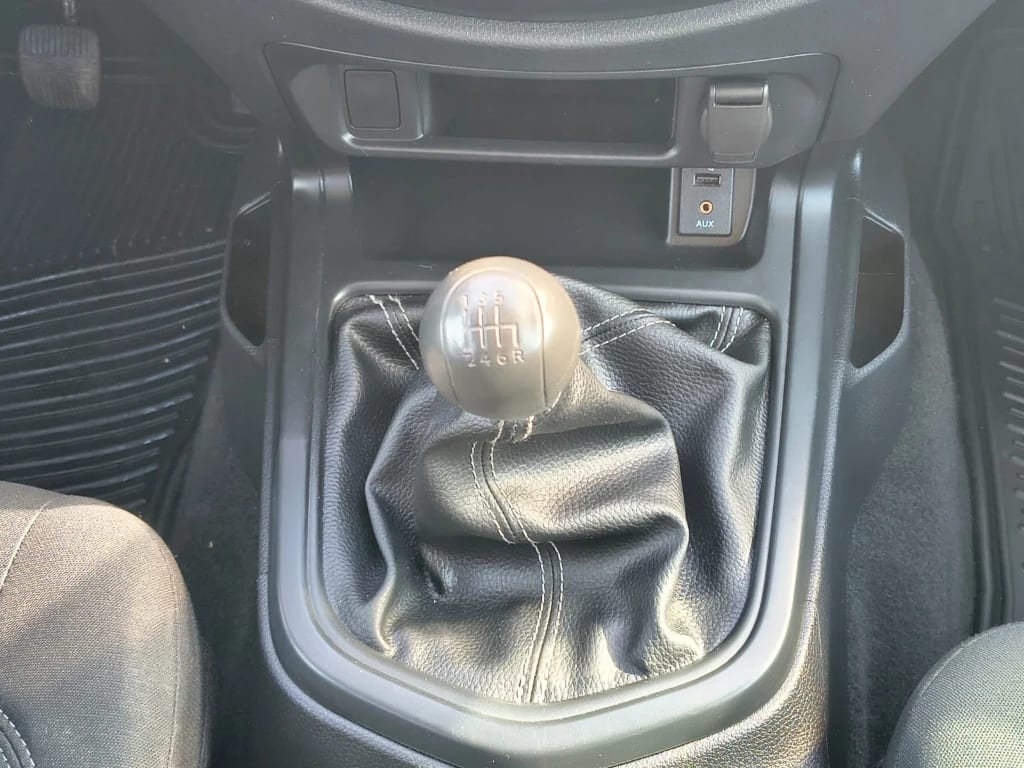 Nissan Navara Dc 4x2 2.3tdi Se año 2023