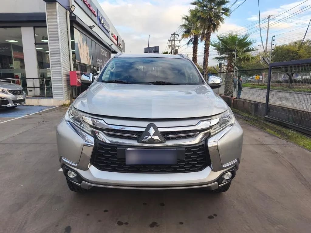 Mitsubishi Montero Sport 2.4 Aut 4x2 Diesel año 2020