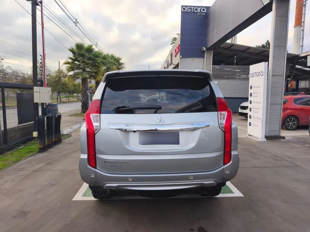 Mitsubishi Montero Sport 2.4 Aut 4x2 Diesel año 2020