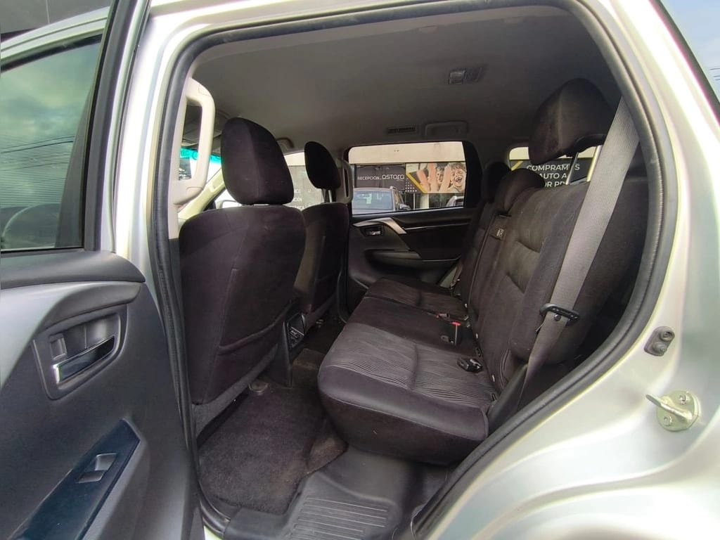 Mitsubishi Montero Sport 2.4 Aut 4x2 Diesel año 2020