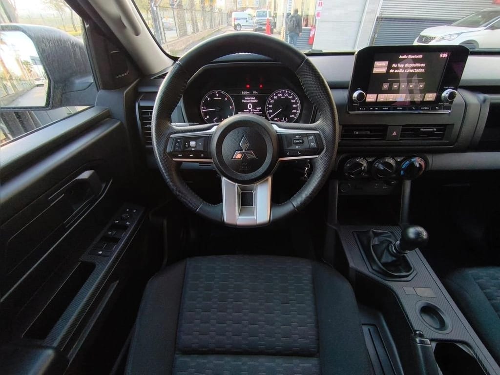 Mitsubishi L200 Work Xr 2.4 4x2 Mt año 2025