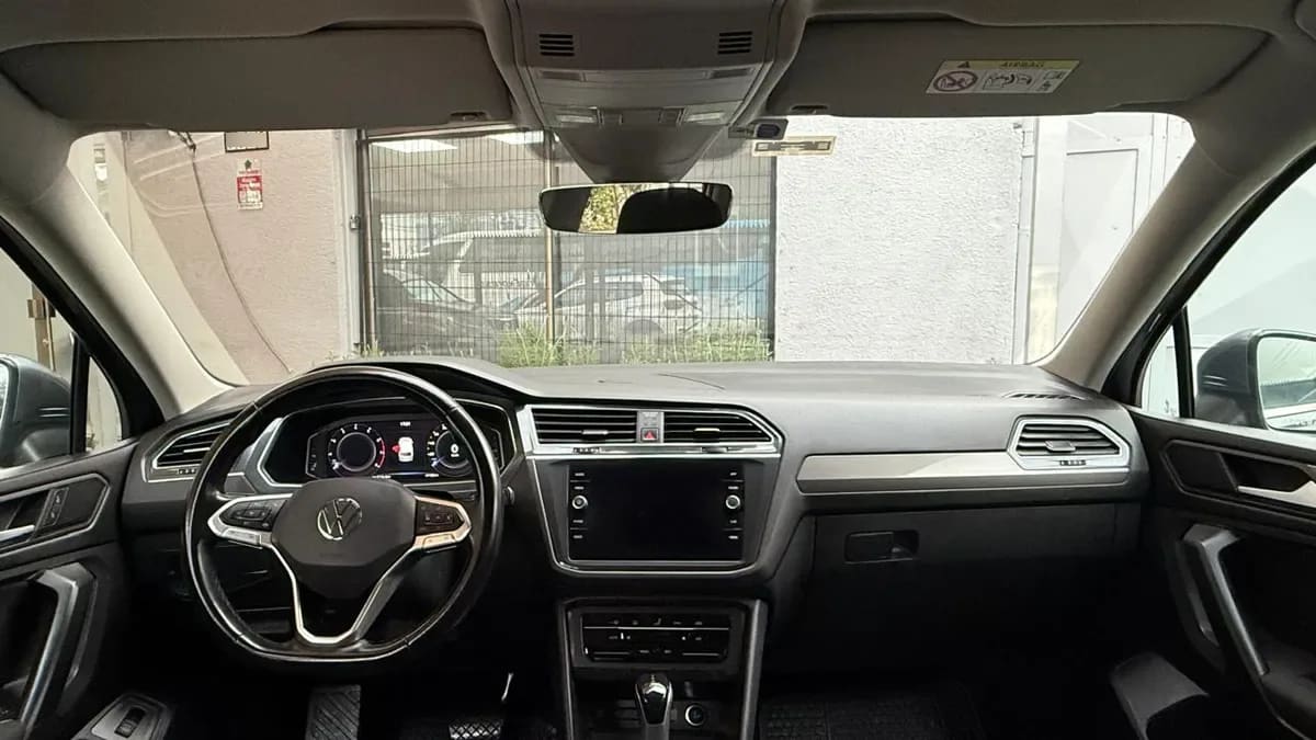 Volkswagen Tiguan 1.4 Tsi Comfortline 4x2 150 Hp At 5p. año 2022