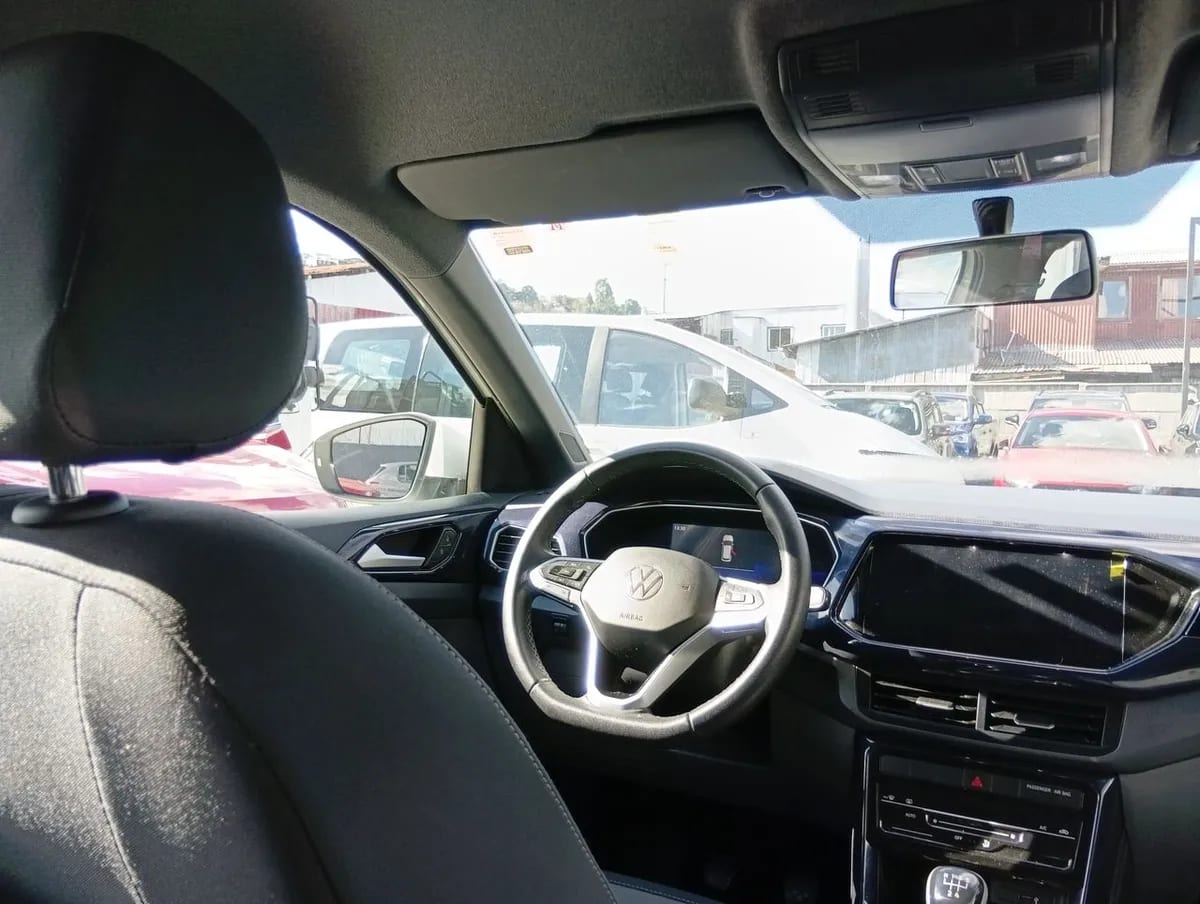 Volkswagen T-Cross 1.0 Tsi Comfortline 4x2 Mt5 5p año 2023