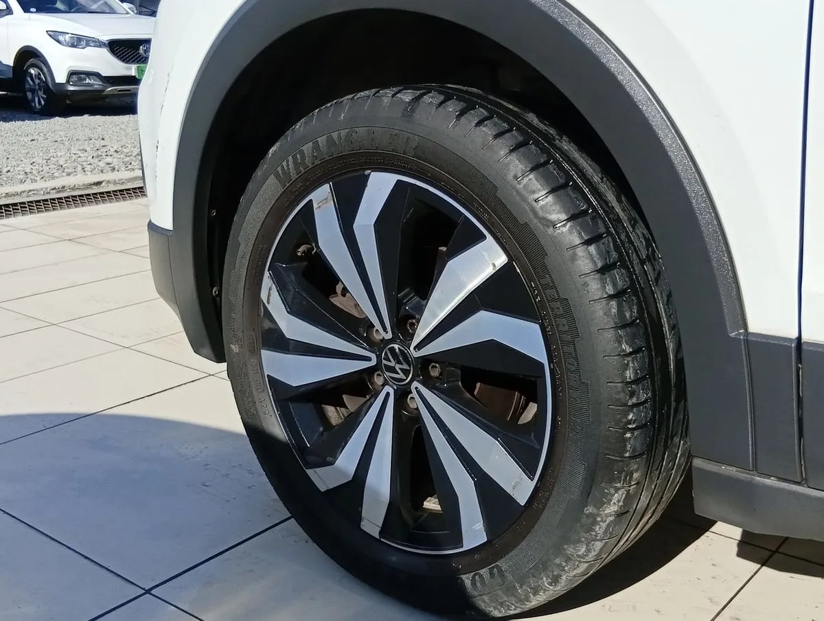 Volkswagen T-Cross 1.0 Tsi Comfortline 4x2 Mt5 5p año 2023