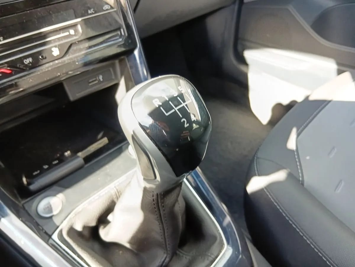 Volkswagen T-Cross 1.0 Tsi Comfortline 4x2 Mt5 5p año 2023