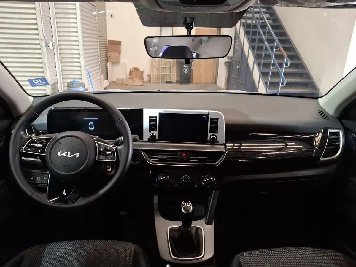 Kia Seltos 1.5 Ex 4x2 6mt 5p año 2024