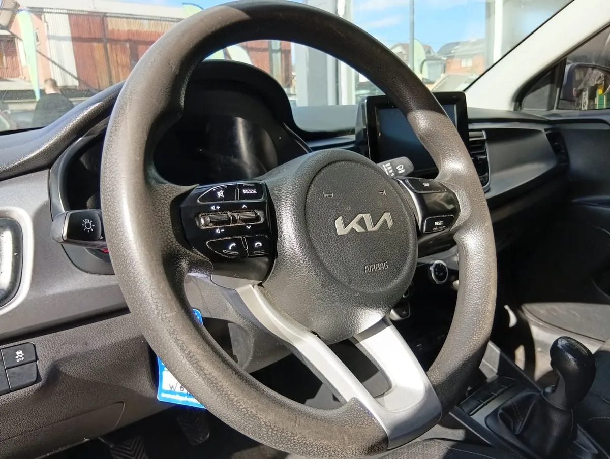 Kia Rio4 1.4 Lx 4x2 Ac Dab 6mt 4p año 2023