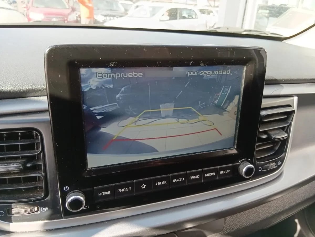 Kia Rio4 1.4 Lx 4x2 Ac Dab 6mt 4p año 2023