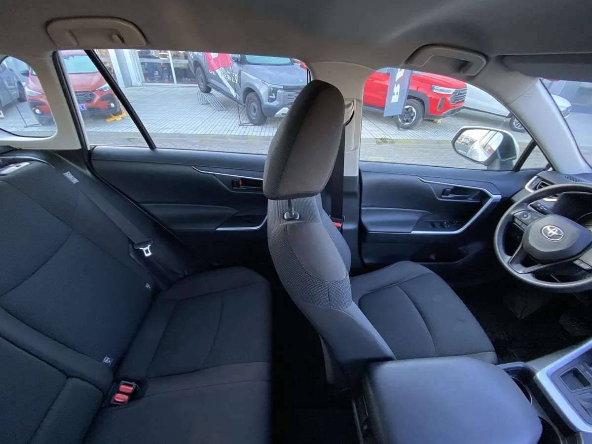 Toyota Rav 4 2.0 Le 4x2 Cvt At 5p año 2022
