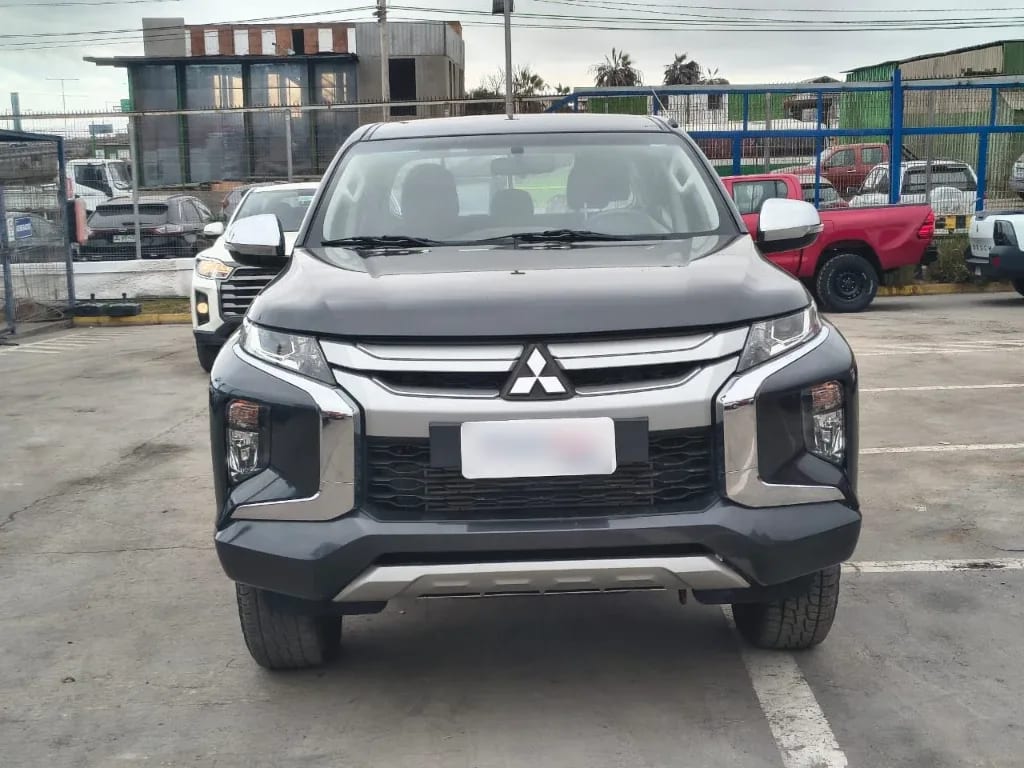 Mitsubishi L200 Katana D/c 2.4 Td Mt Cr 4x2 año 2023