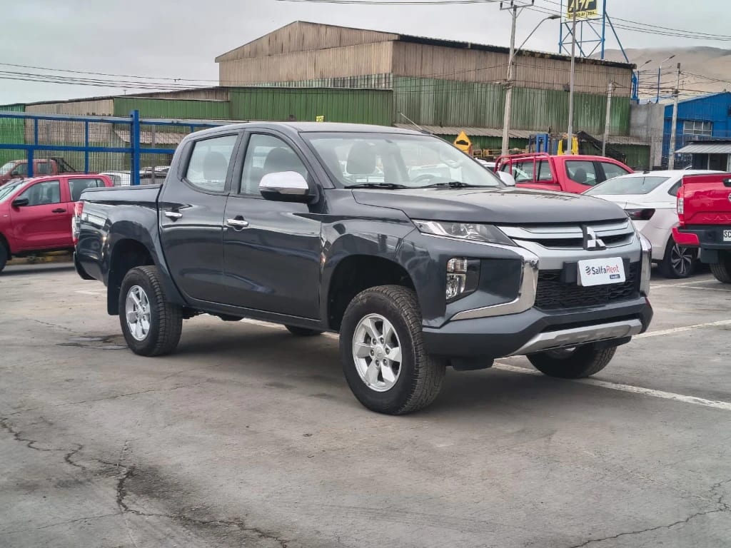 Mitsubishi L200 Katana D/c 2.4 Td Mt Cr 4x2 año 2023