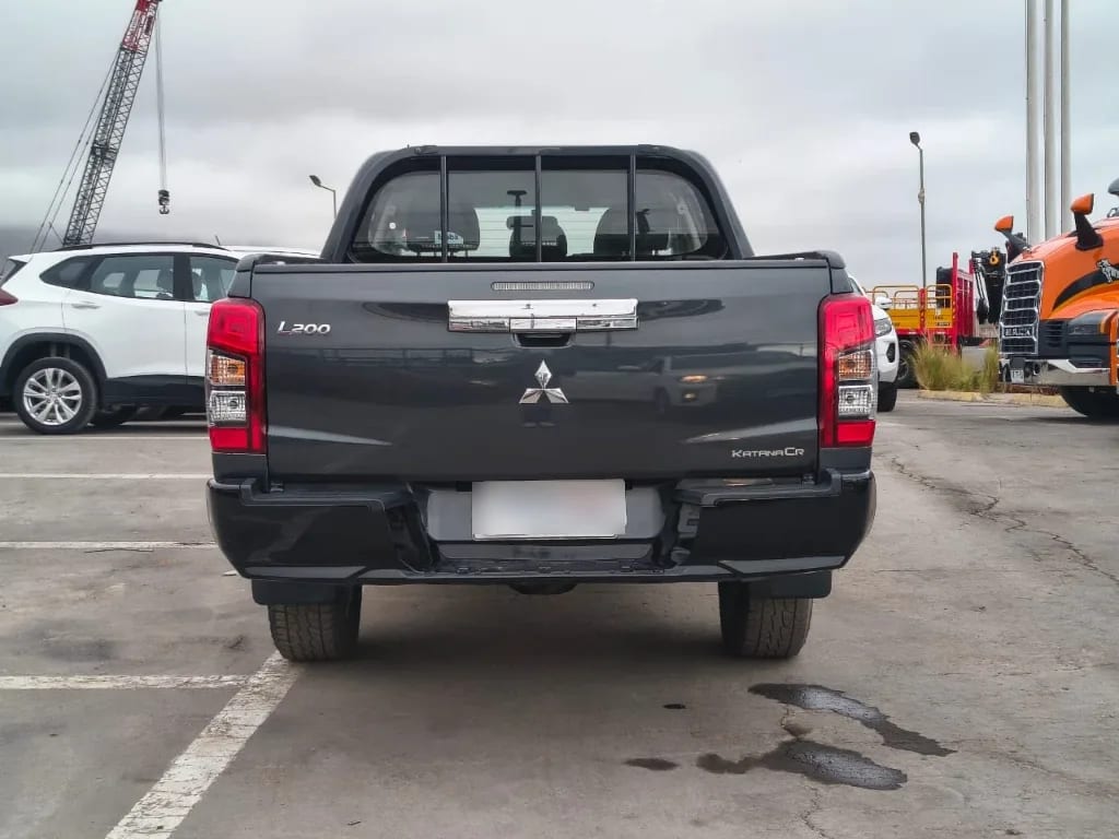 Mitsubishi L200 Katana D/c 2.4 Td Mt Cr 4x2 año 2023