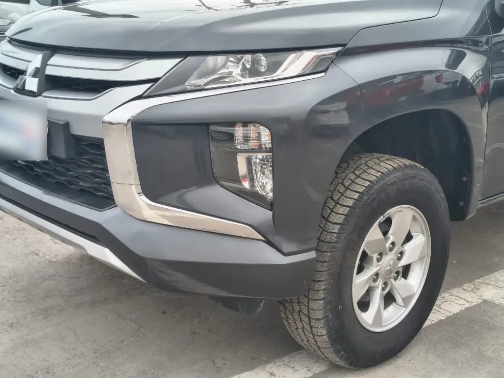 Mitsubishi L200 Katana D/c 2.4 Td Mt Cr 4x2 año 2023