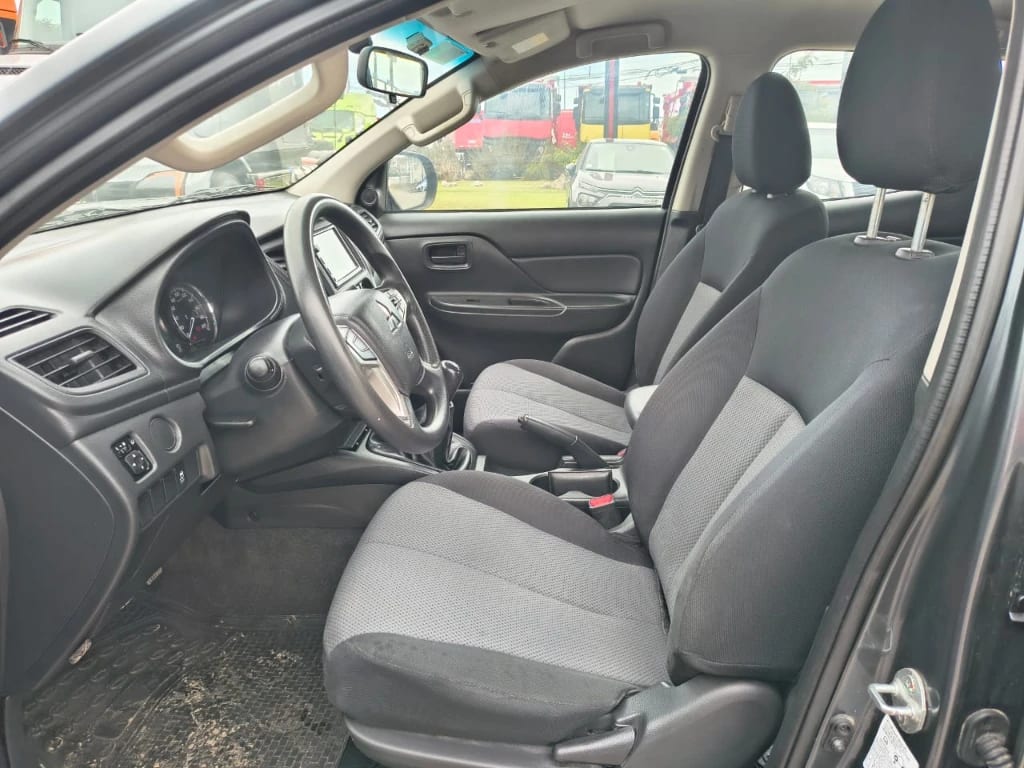 Mitsubishi L200 Katana D/c 2.4 Td Mt Cr 4x2 año 2023