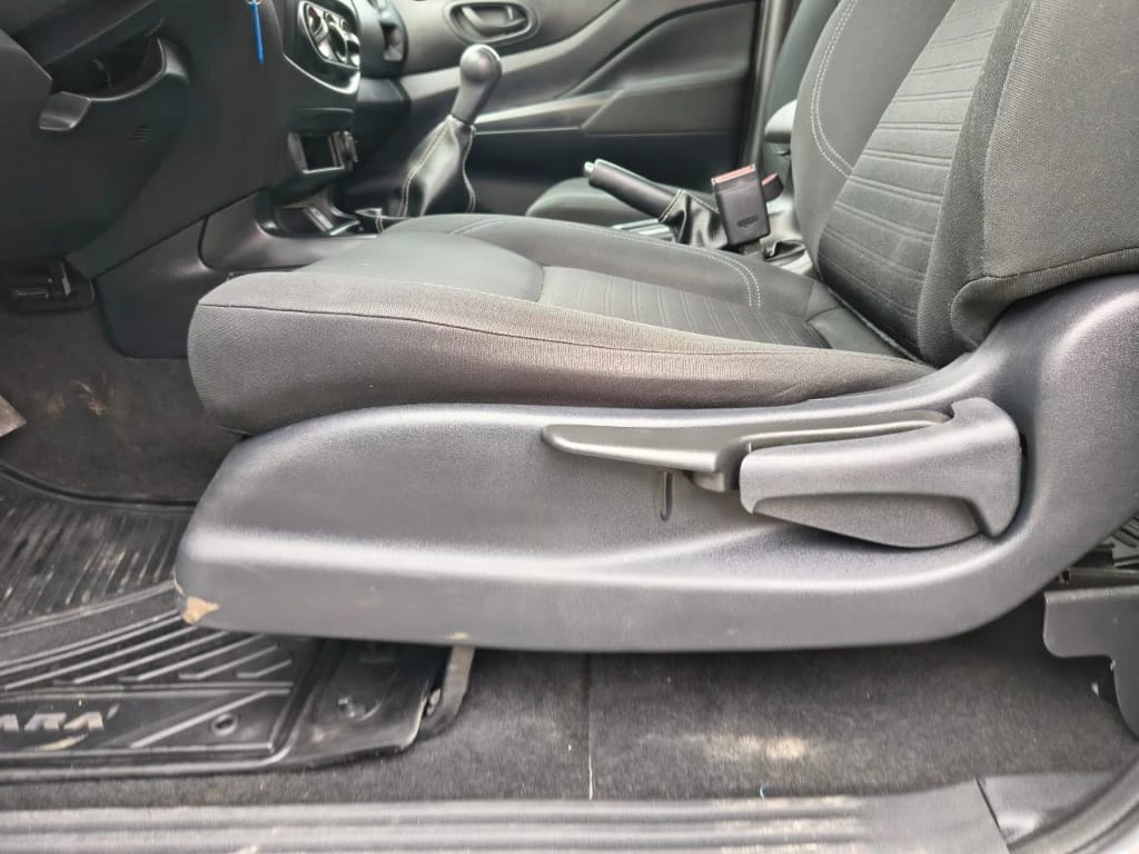 Nissan Navara Dc 4x2 2.3tdi Se año 2023
