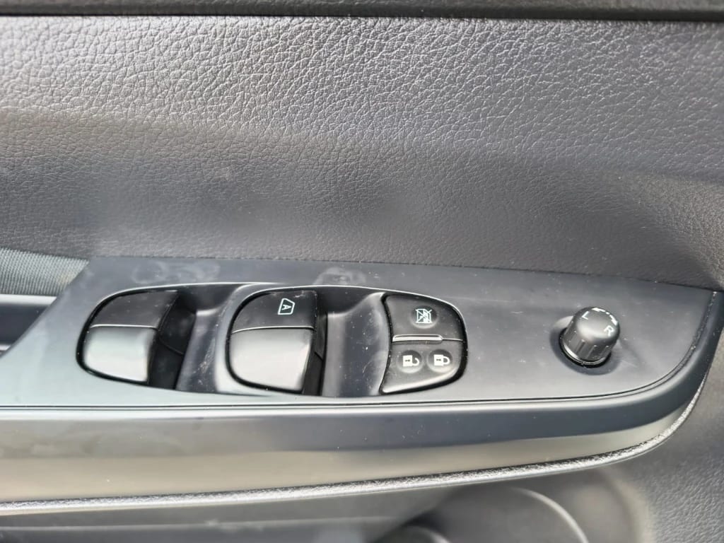 Nissan Navara Dc 4x2 2.3tdi Se año 2023