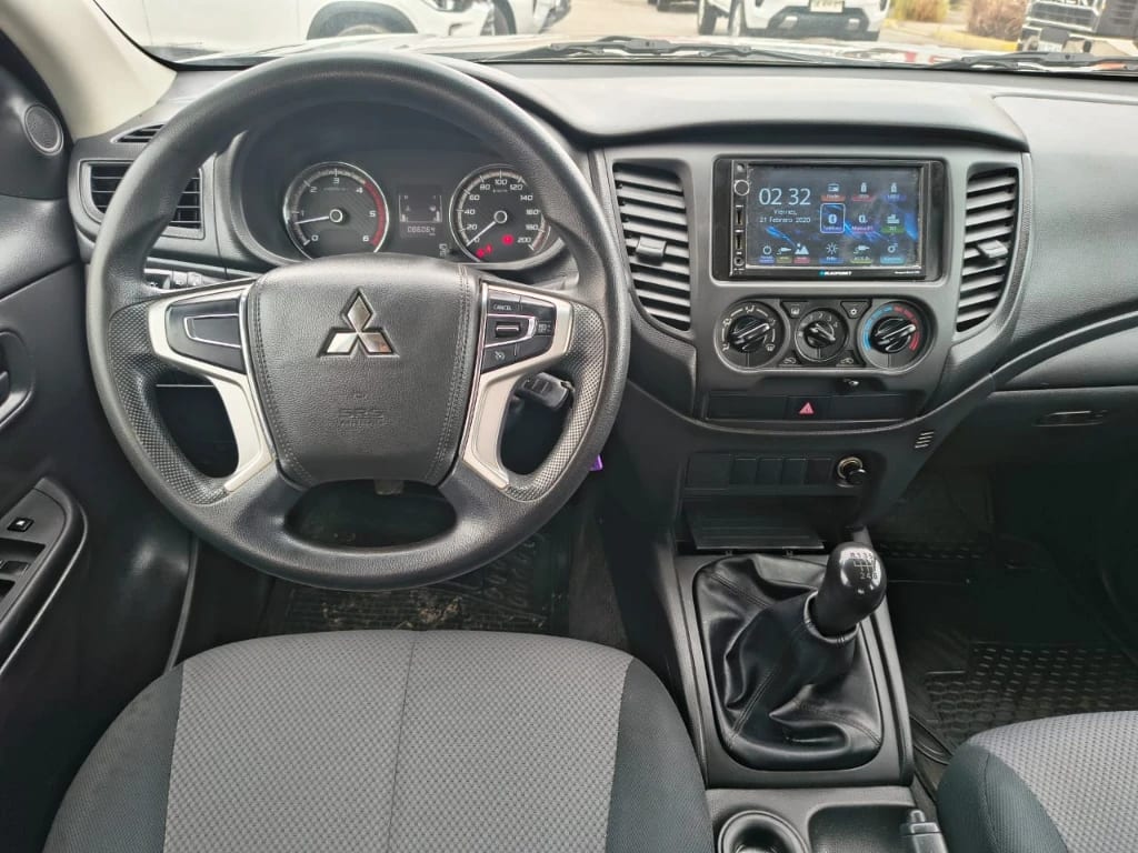 Mitsubishi L200 Katana D/c 2.4 Td Mt Cr 4x2 año 2023