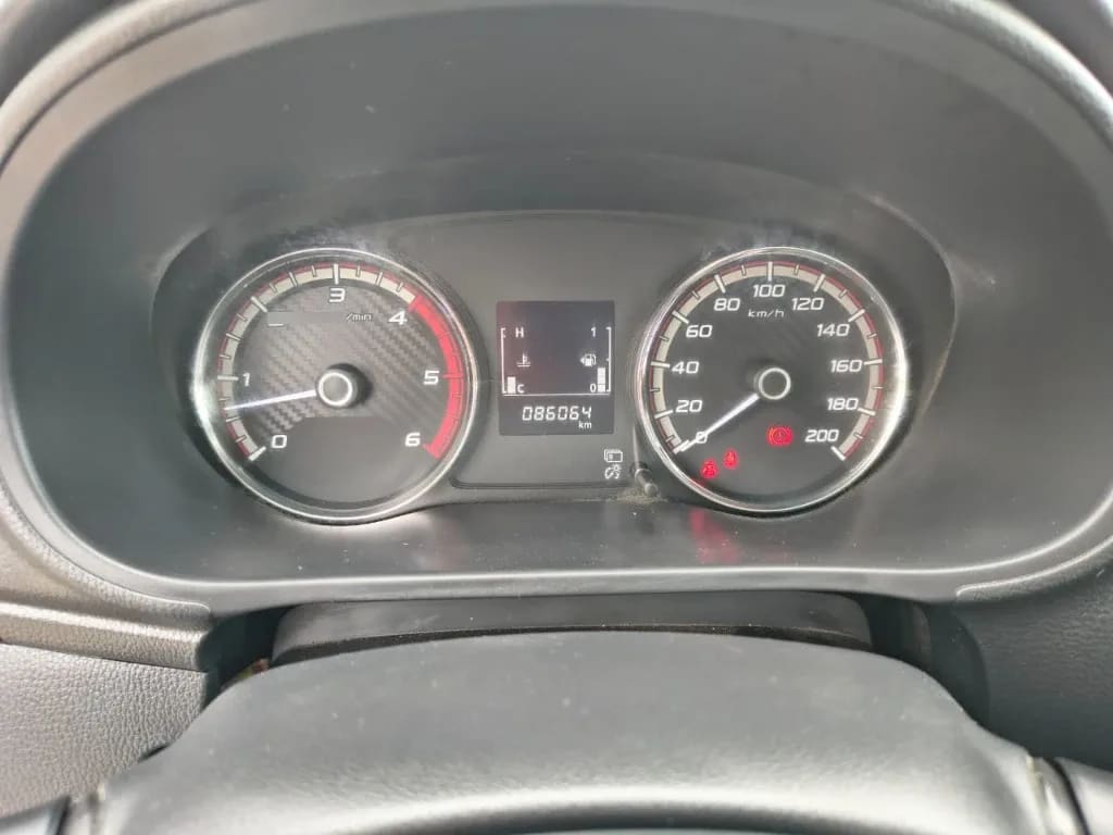 Mitsubishi L200 Katana D/c 2.4 Td Mt Cr 4x2 año 2023