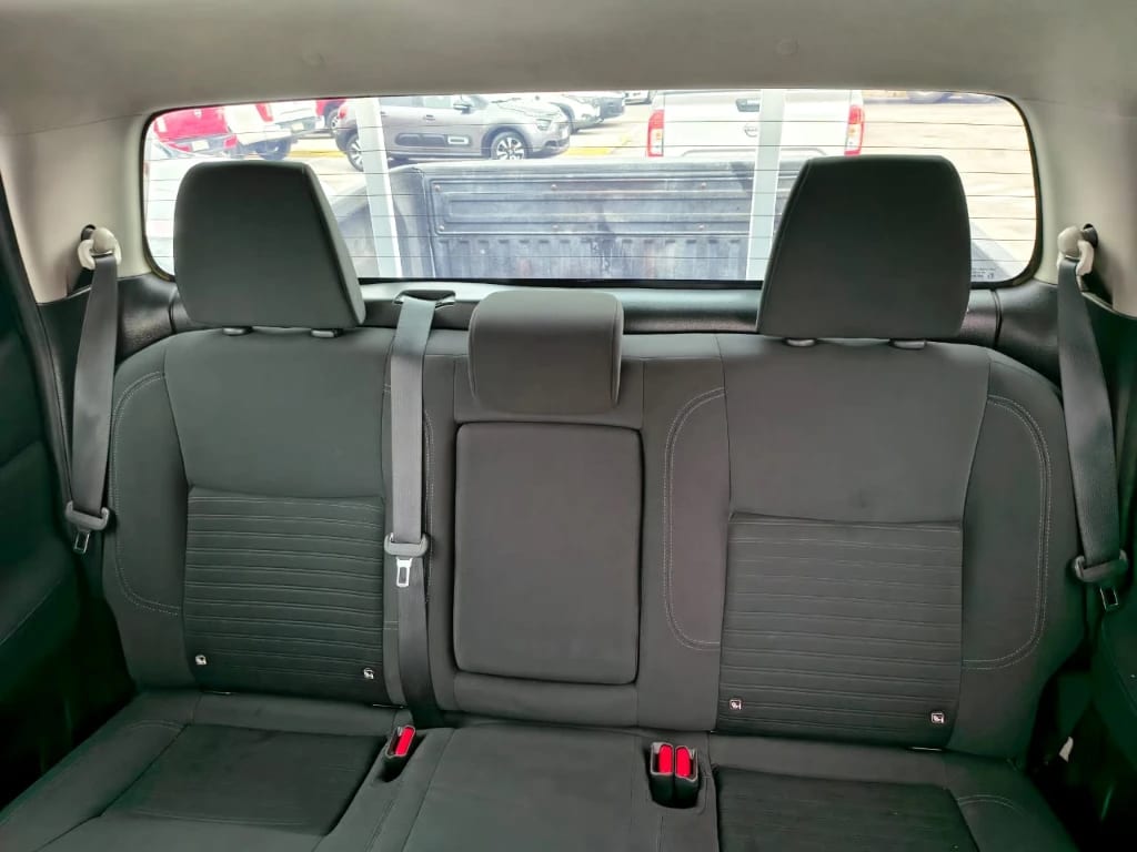 Nissan Navara Dc 4x2 2.3tdi Se año 2023