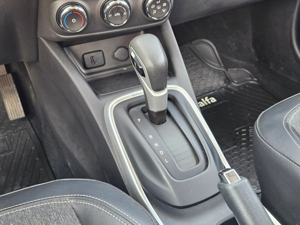 Chevrolet Tracker 1.2t Ltz R 4x2 At 5p año 2025