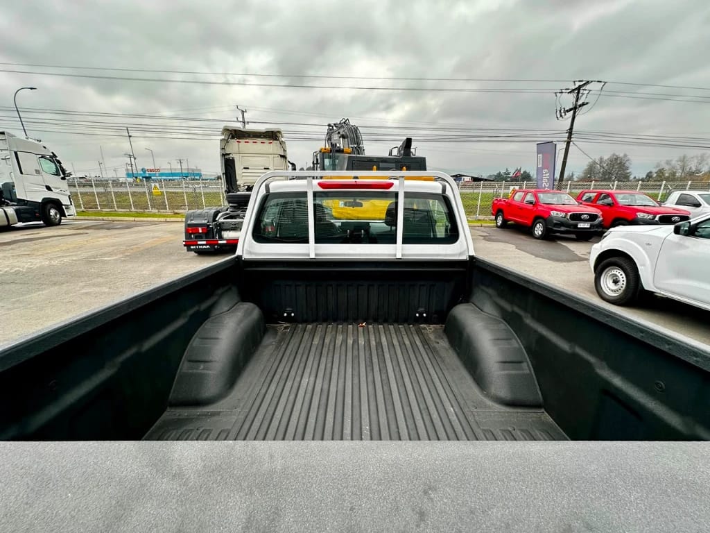 Nissan Navara Navara Dc 4x2 2.3 Tdi Se año 2023