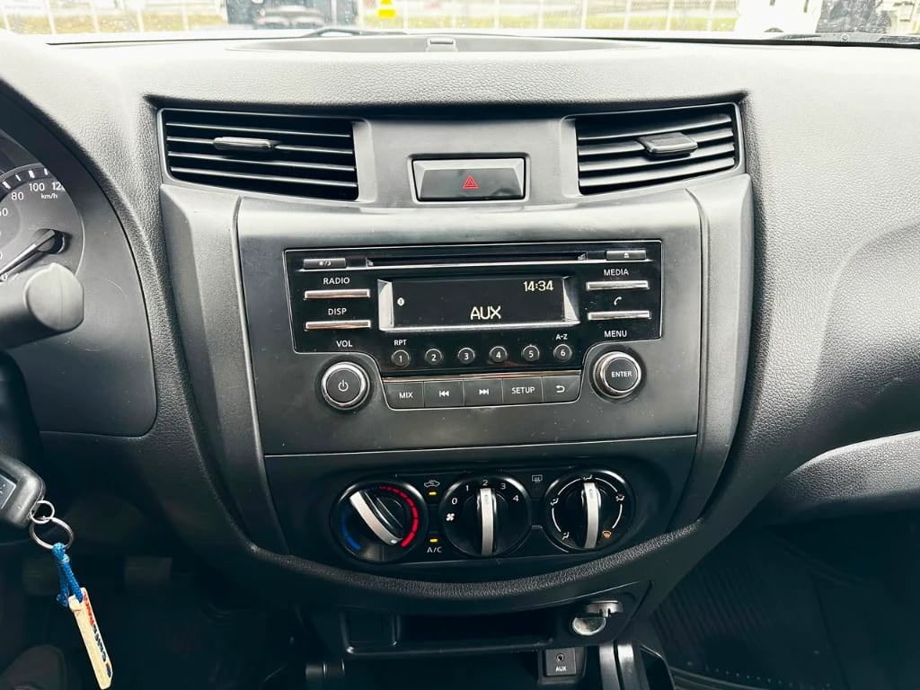 Nissan Navara Navara Dc 4x2 2.3 Tdi Se año 2023