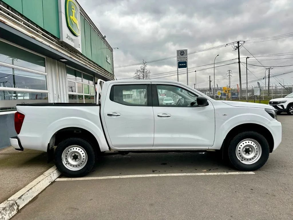 Nissan Navara Navara Dc 4x2 2.3 Tdi Se año 2023