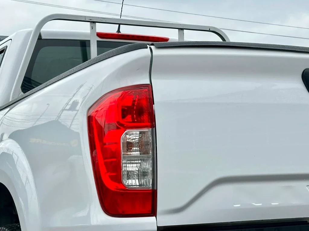 Nissan Navara Navara Dc 4x2 2.3 Tdi Se año 2023
