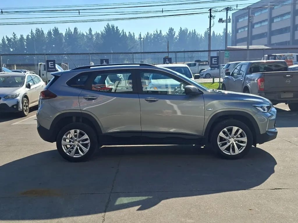 Chevrolet Tracker 1.2t Ltz R 4x2 At año 2025