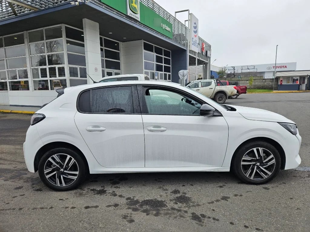 Peugeot 208 208 Puretech 100 Hb 1.2 año 2023