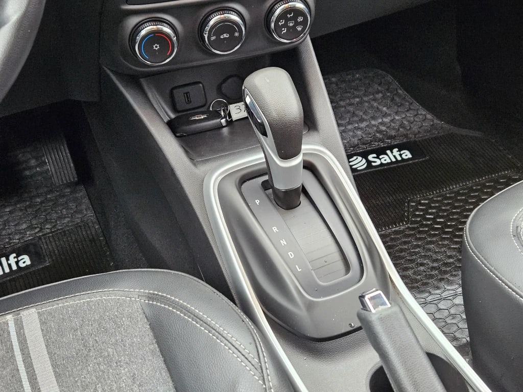 Chevrolet Tracker 1.2t Ltz R 4x2 At 5p año 2025