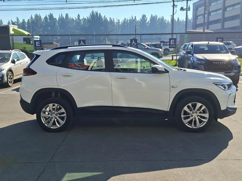 Chevrolet Tracker 1.2t Ltz R 4x2 At 5p año 2025
