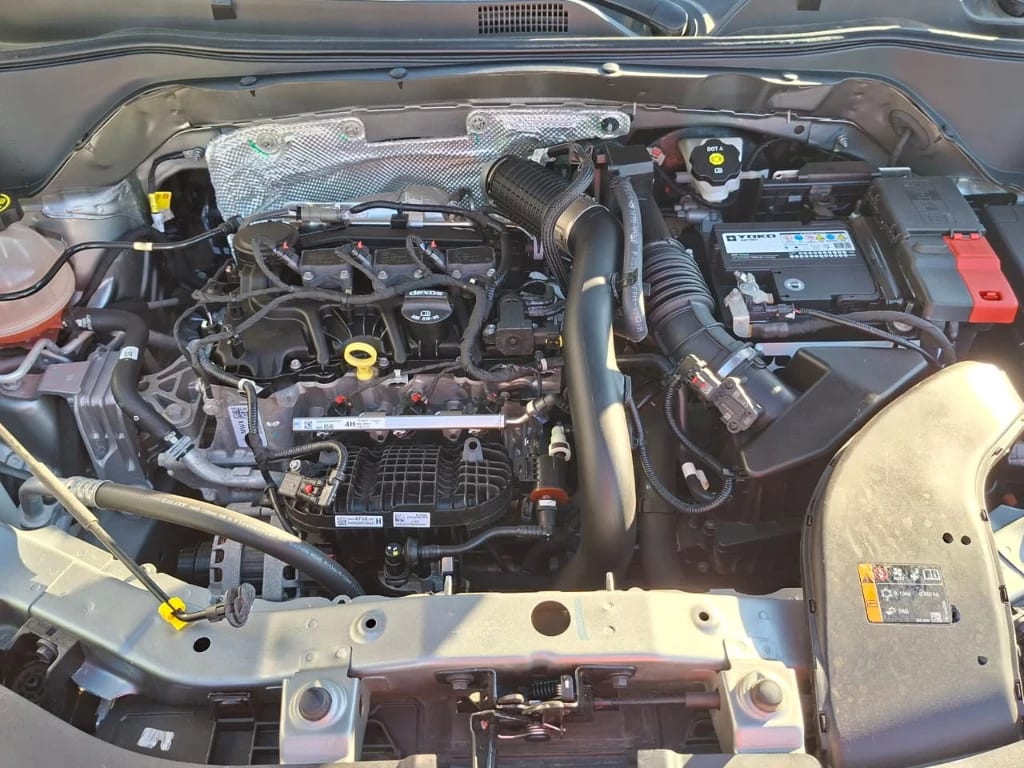 Chevrolet Tracker 1.2t Ltz R 4x2 At 5p año 2025